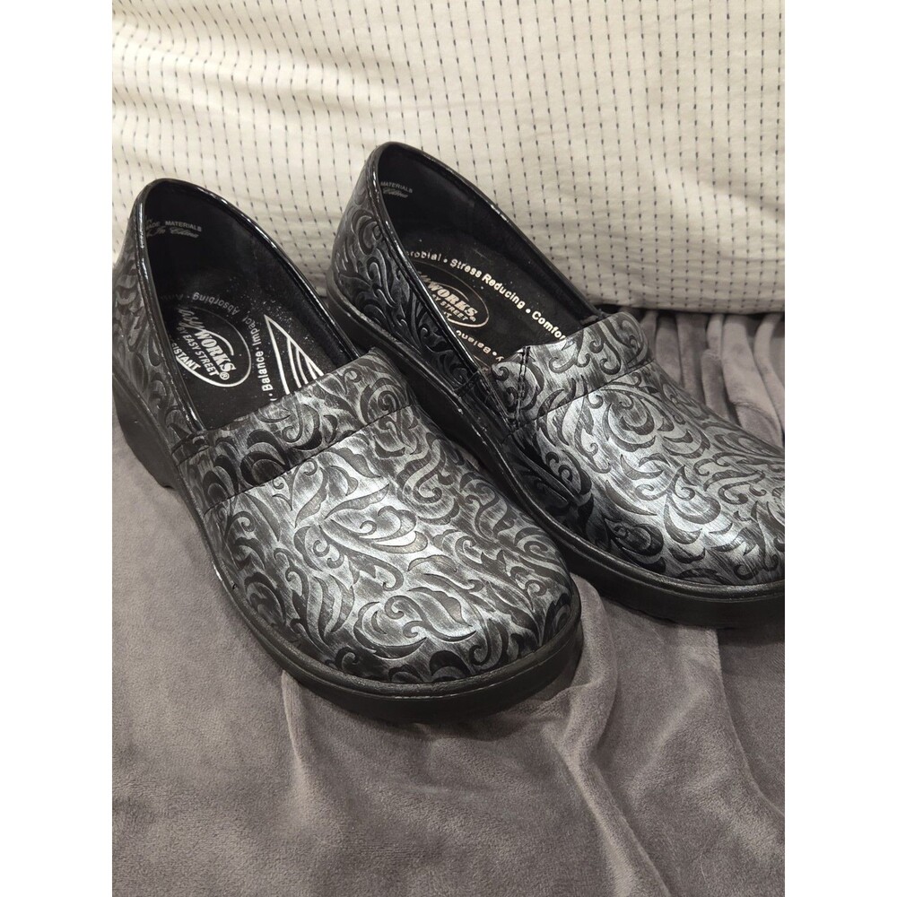 Easy Works by Easy Street Laurie Womens Slip Resistant Slip-on Work Size 8.5 M